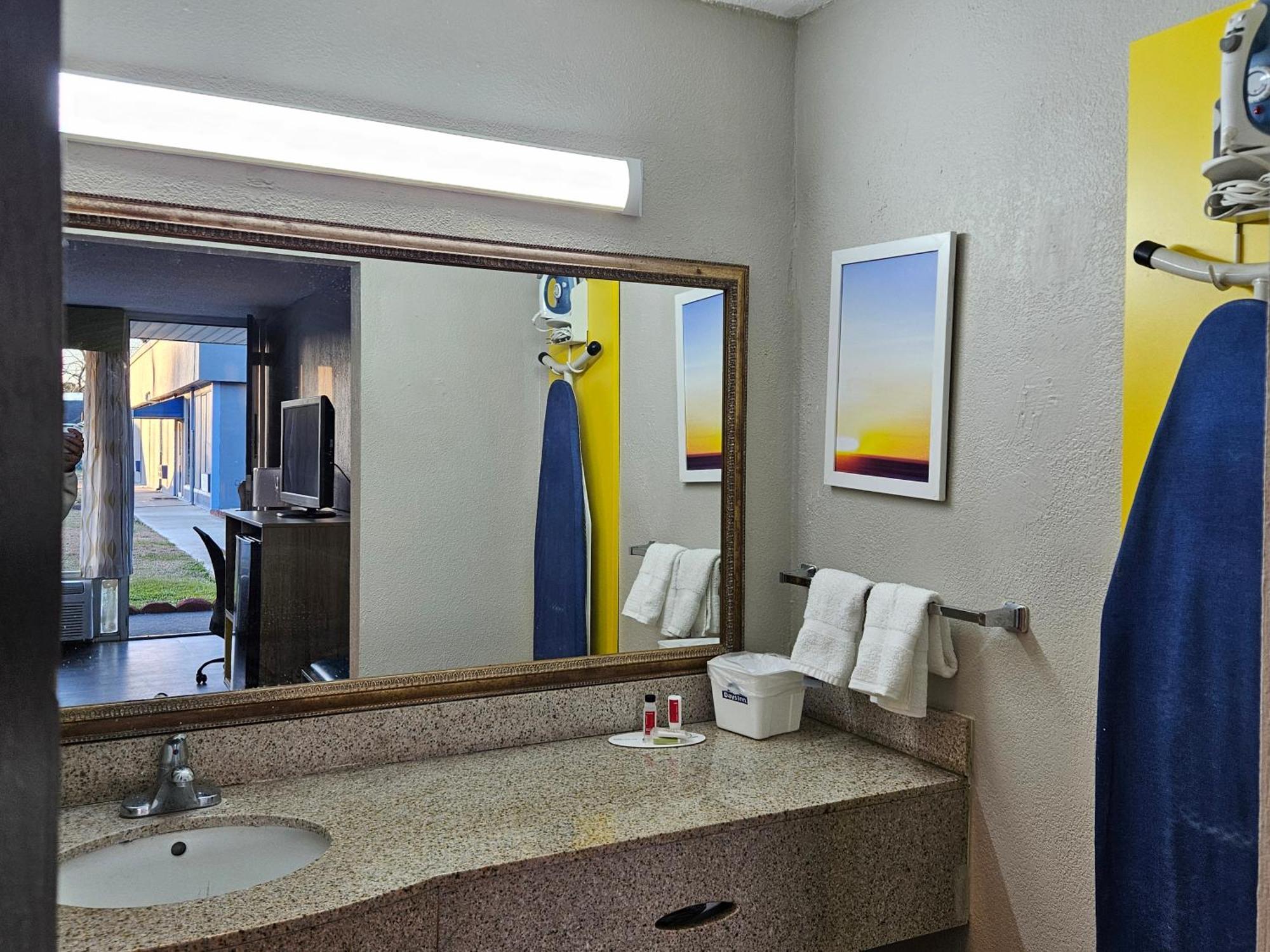 Days Inn By Wyndham Washington Exterior foto